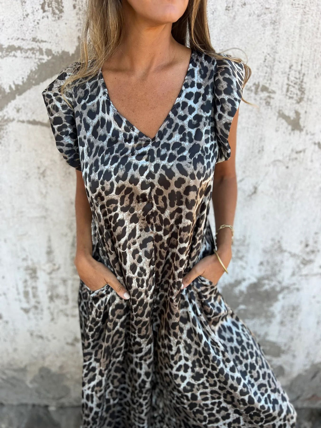 CASSANDRA - Trendy V-Neck Jumpsuit