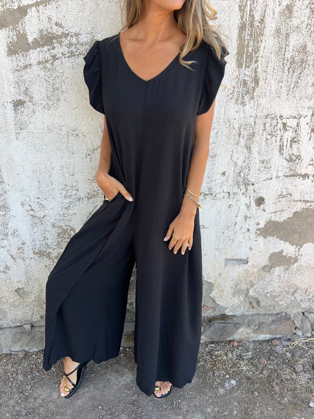CASSANDRA - Trendy V-Neck Jumpsuit