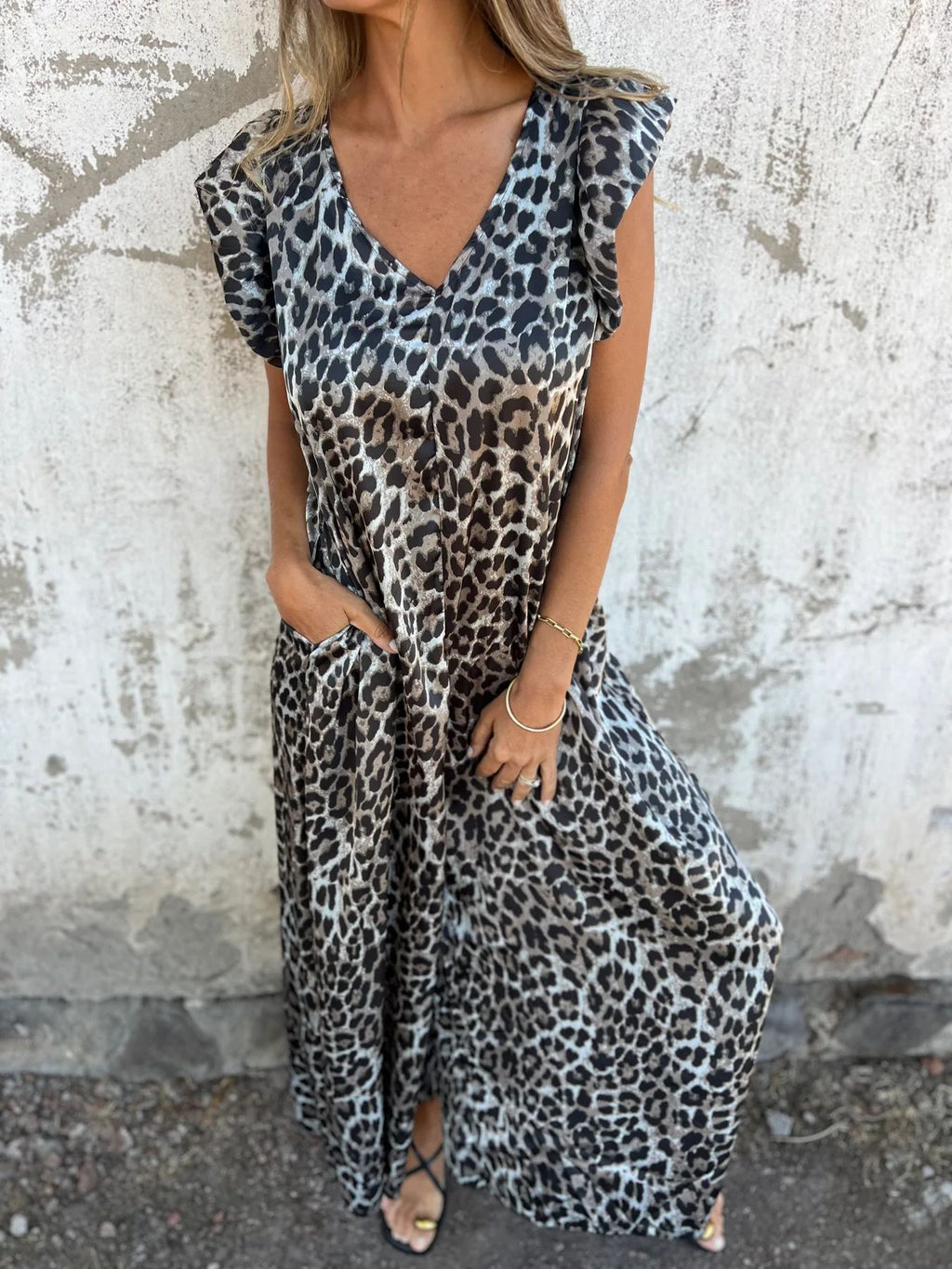 CASSANDRA - Trendy V-Neck Jumpsuit