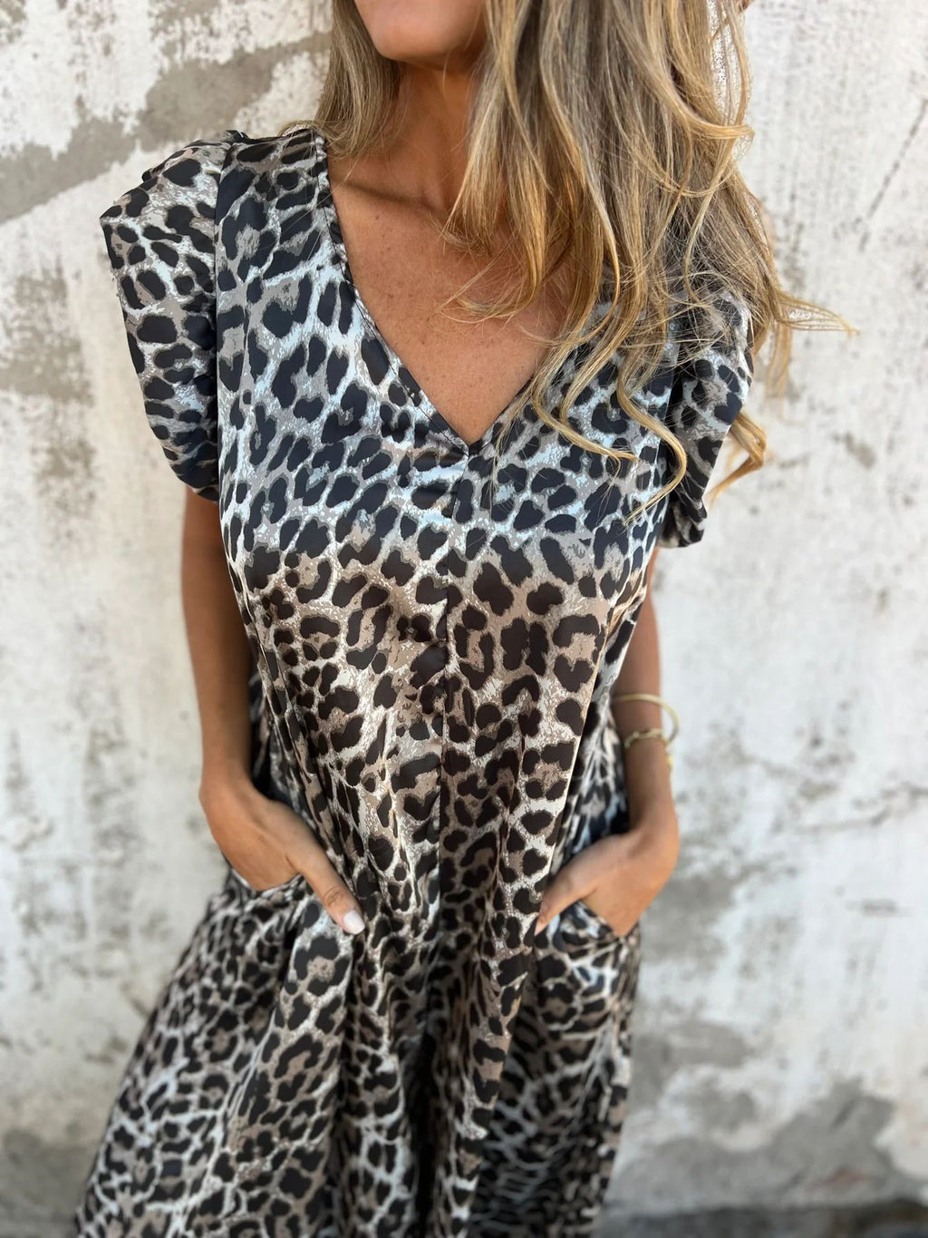 CASSANDRA - Trendy V-Neck Jumpsuit