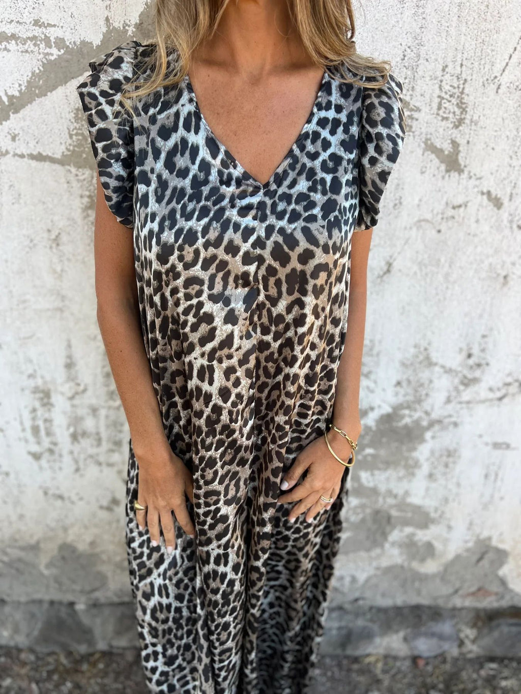 CASSANDRA - Trendy V-Neck Jumpsuit
