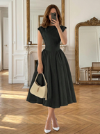 LENNORA – Sleek Open-Back Maxi Dress